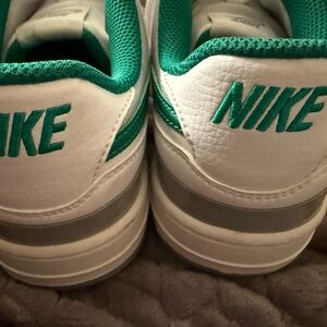 Nike women’s Gamma Fotxe